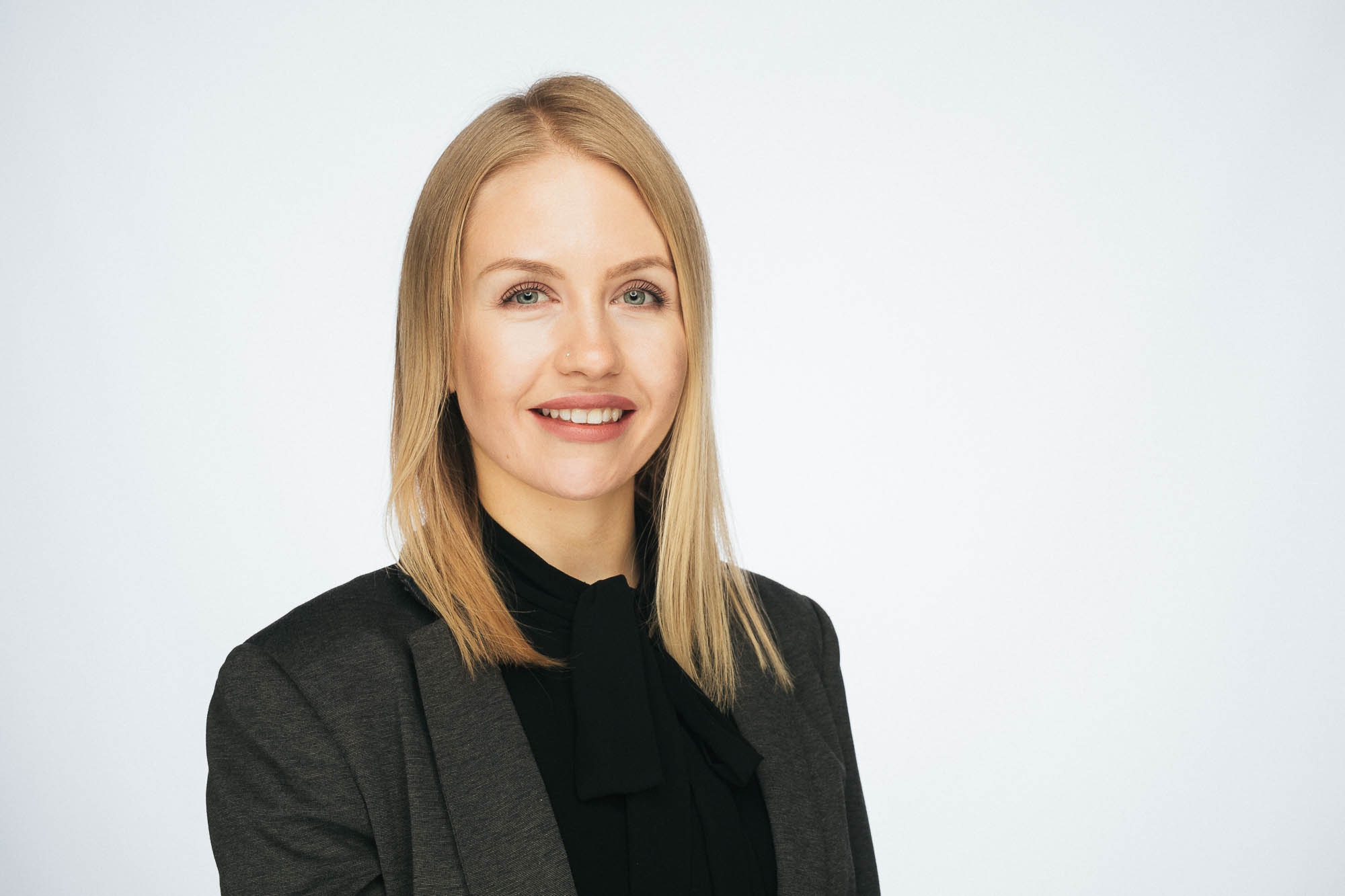 Export x3 Headshot  06421 Dez 01 2019 Headshots 2019  Miro Nicole Nadine 2